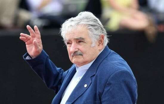 Mujica:  "Non siamo venuti al mondo solo per lavorare e per comprare; siamo nati per vivere".